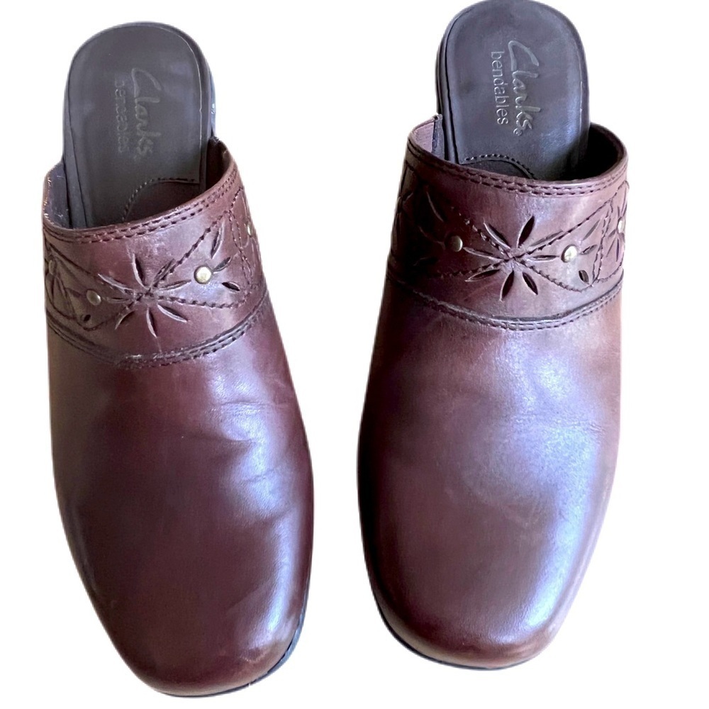 CLARKS BENDABLES BROWN LEATHER FLORAL TRIM MULES.  Size 6.5 excellent condition.